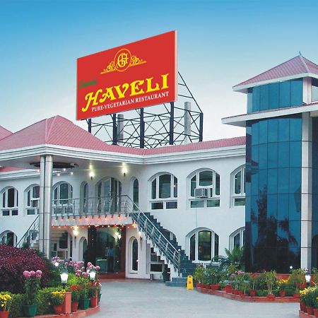 Gajraula Haveli Resort Экстерьер фото